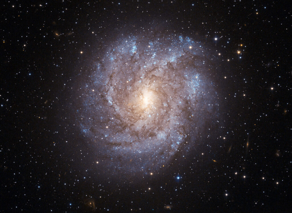 Signál byl zaznamenán při pozorování galaxie NGC 2082, foto ESA/Hubble and NASA / Creative Commons / CC BY 3.0 