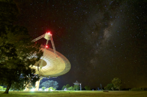 Astronomové zachytili záhadný rádiový signál z neznámého zdroje