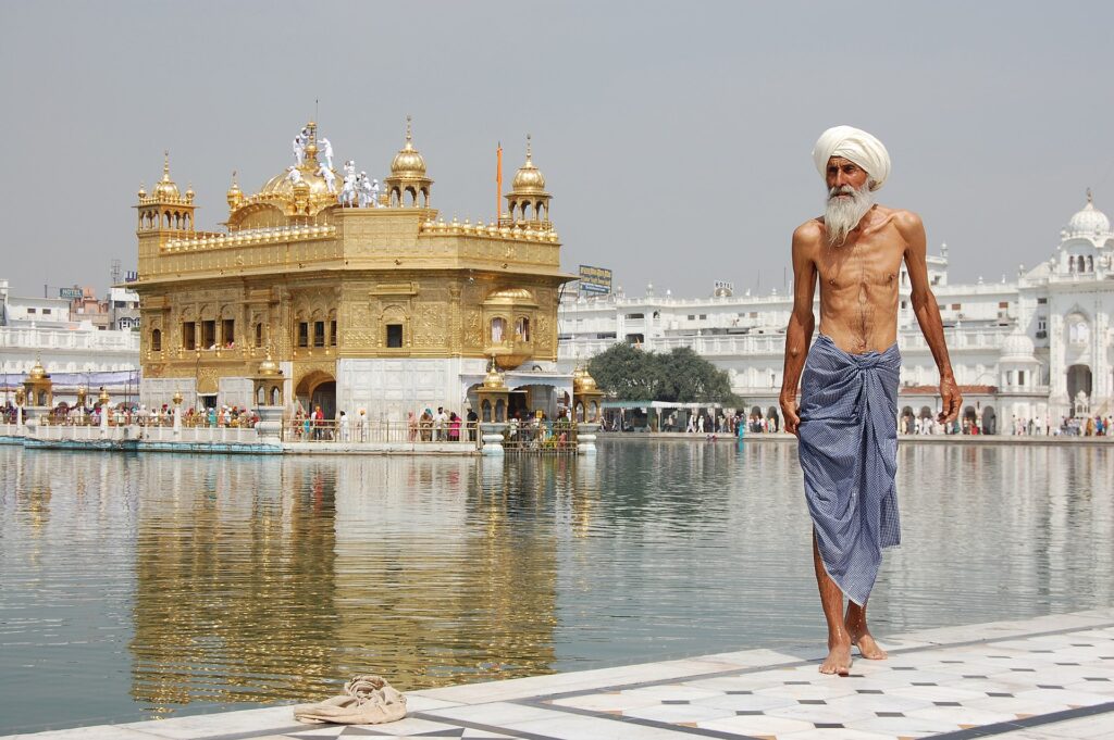 Sikhský poutník u Zlatého chrámu v Amritsaru. Foto: Paulrudd / CC BY-SA 4.0