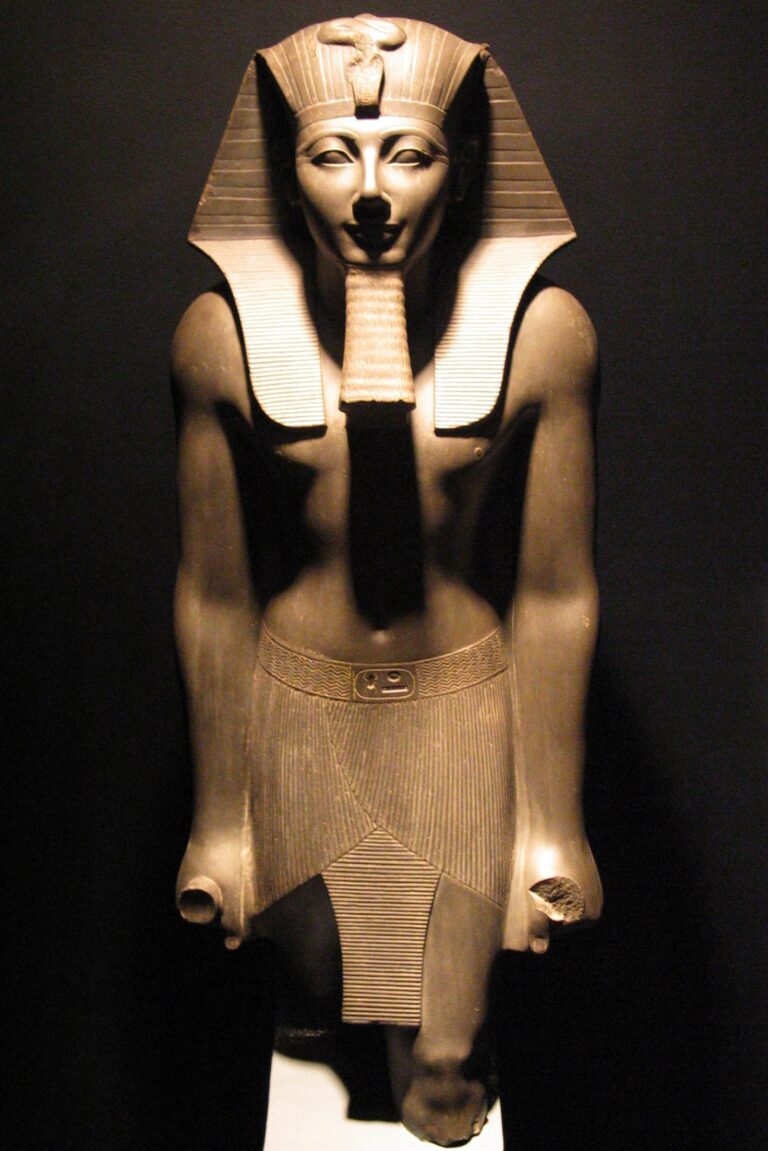 Socha faraona Thutmose III., z jehož éry tzv. Tulliho papyrus údajně pochází. FOTO: neznámý autor / Creative Commons / volné dílo