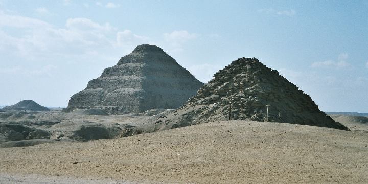 Nekropole v Sakkáře se Stupňovitou pyramidou, foto Hajor / Creative Commons / CC BY-SA 3.0