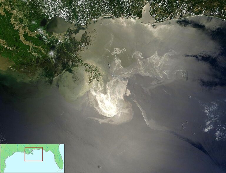 Obří ropná skvrna na satelitních záběrech, foto NASA / Creative Commons / Volné dílo