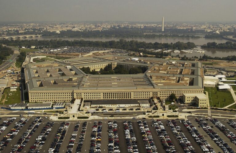 Že mají americké válečné lodě potíže s UFO přiznává i Pentagon, foto Pixabay