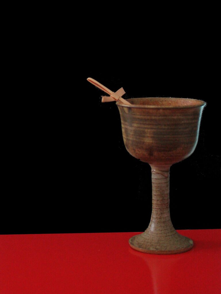 Podoba Svatého grálu se různí. Nejčastěji se však mluví o poháru. FOTO: Pixabay