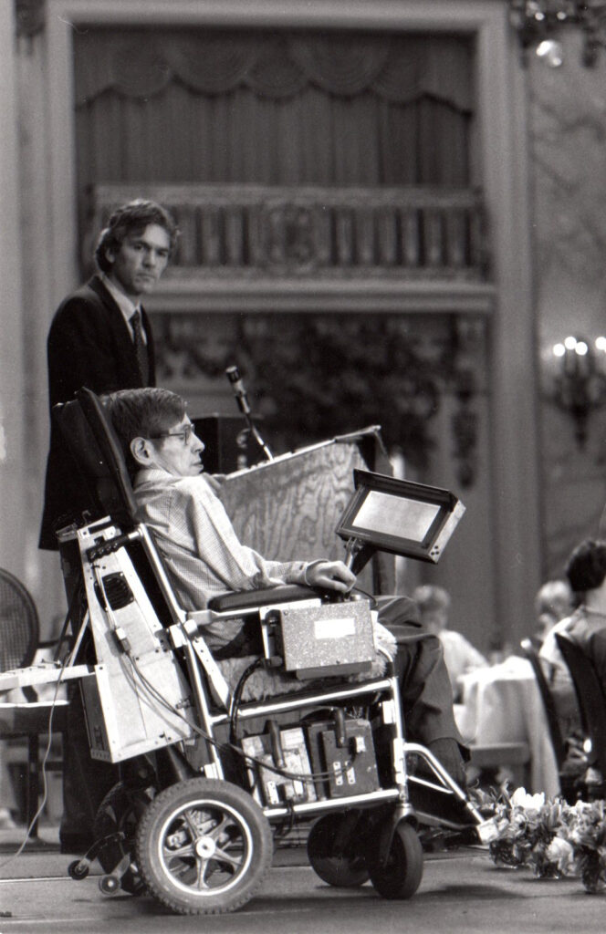 Stephen Hawking promlouvá k publiku v 80. letech. FOTO: Woodleywonderworks / Creative Commons / CC BY-SA 2.0