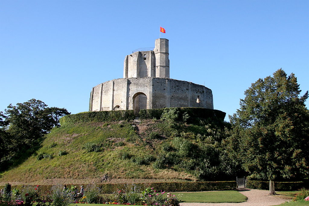 Oblast Gisors v Normandii. Zde mělo dojít k pokácení symbolického jilmu. Zdroj foto:  Nitot, CC BY-SA 3.0, via Wikimedia Commons
 
