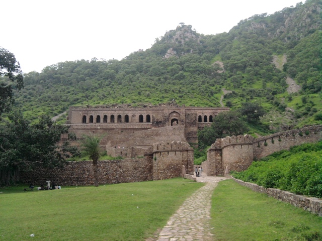 Aby toho nebylo málo, tak pevnost Bhangarh byla prokletá dvakrát.  Foto: Ikram.md / Creative Commons / CC-BY-SA-3.0 