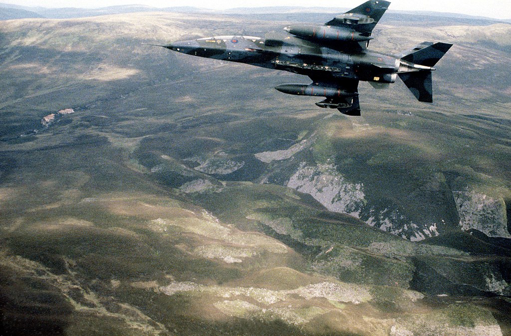 Mohou být nekalé rejdy na nebi nad Skotskem tajné armádní projekty RAF? Zdroj ilustračního fota: Photographer's Name: MSgt. Don Sutherland, USAF, Public domain, via Wikimedia Commons