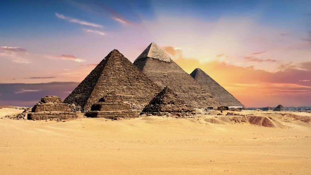 Egyptské pyramidy stále obestírá mnoho tajemství, foto Pixabay