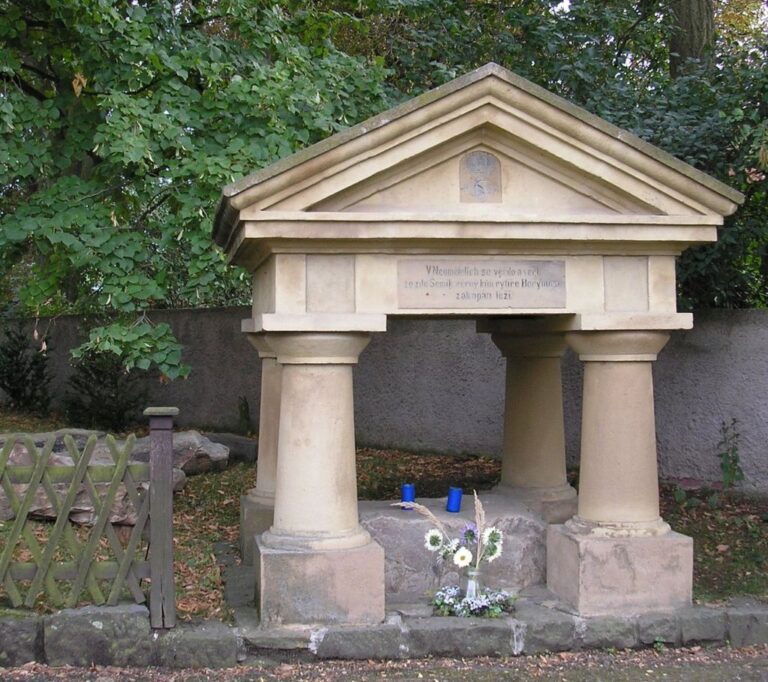 Šemíkova hrobka v Neumětelích Foto: Creative commons - volné dílo
