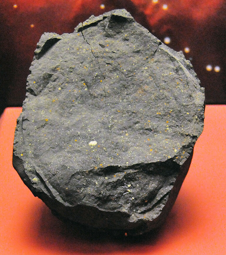 Murchisonský meteorit. Zdroj foto: User:Basilicofresco, CC BY-SA 3.0 , via Wikimedia Commons