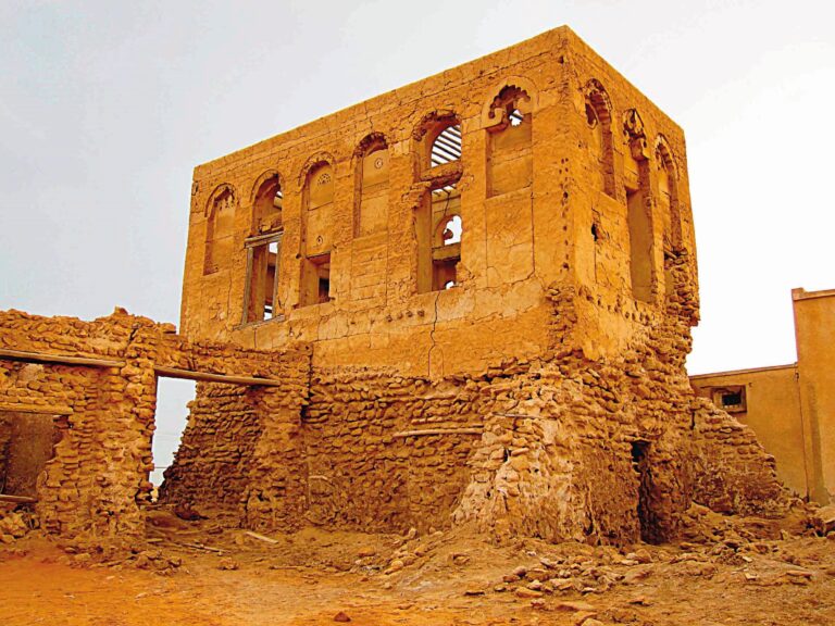 Opuštěné budovy v Jazirat al Hamra, Ras al Khaimah.