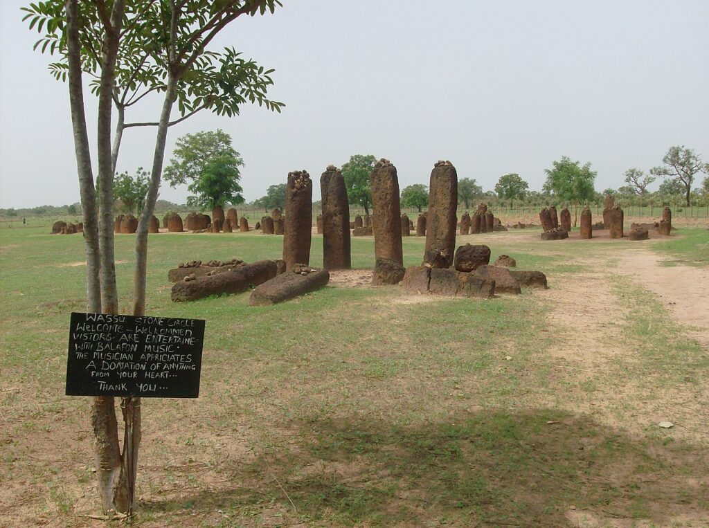 Wassu v okresu Niani (Gambie) obsahuje 11 megalitů. Foto: Niels Broekzitter / CC BY-SA 2.0 