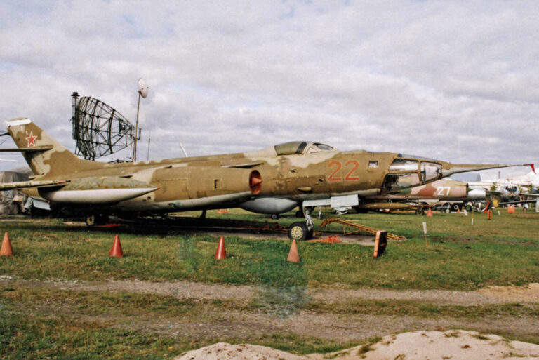 Sovětský bojový letoun v současném lotyšském leteckém muzeu. Zdroj foto: RuthAS, CC BY 3.0 <https://creativecommons.org/licenses/by/3.0>, via Wikimedia Commons