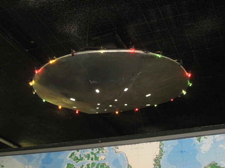 Mnoho lidí se domnívá, že jev v Taosu má souvislost s UFO. Ostatně, legendární Roswell je nedaleko. Zdroj foto: l jdeeringdavis from San Francisco, CA, USA, CC BY 2.0 , via Wikimedia Commons
