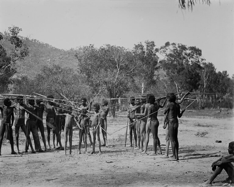 Smrtící kletby prý ovládali také Aboridžinci, foto Herbert Basedow / Creative Commons / Volné dílo