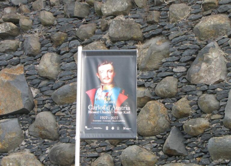 Karel I. se stal součástí historie Madeiry. Připomínka sto let od jeho úmrtí, kterou objevíte v kopcích nad Funchalem. Foto autor
