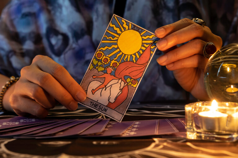 Má hra založená na výkladu karet moc ničit životy?