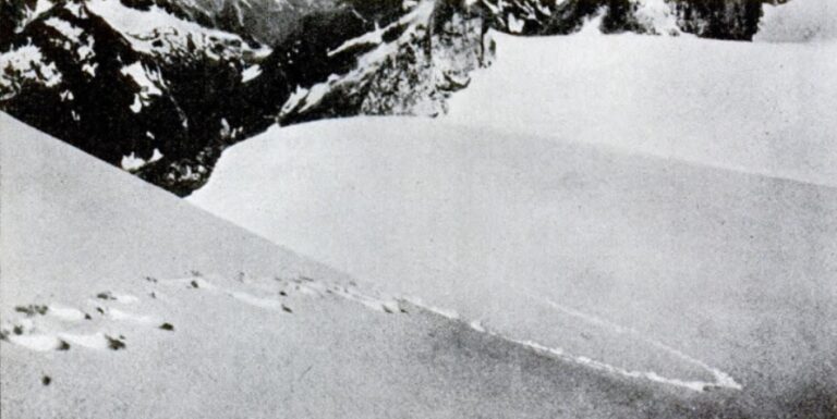 Frank Smythe roku 1937 dokonce údajné stopy yettiho vyfotografuje. Foto: Creative commons - volné dílo