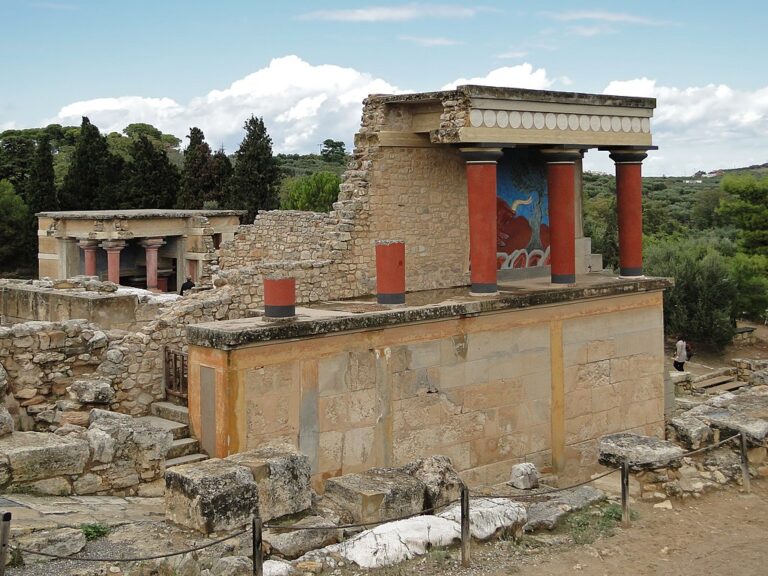 Oficiální tvář archeologických výzkumů na Krétě zná celý svět. Příkladem je palác Knóssos. Ale co ta možná neoficiální, tajná tvář?! Zdroj foto: Bernard Gagnon, CC BY-SA 3.0 , via Wikimedia Commons