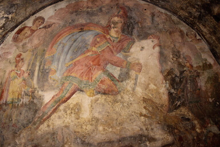Bůh Mithra poráží kosmického býka. Zdroj foto: Miguel Hermoso Cuesta, CC BY-SA 4.0 <https://creativecommons.org/licenses/by-sa/4.0>, via Wikimedia Commons