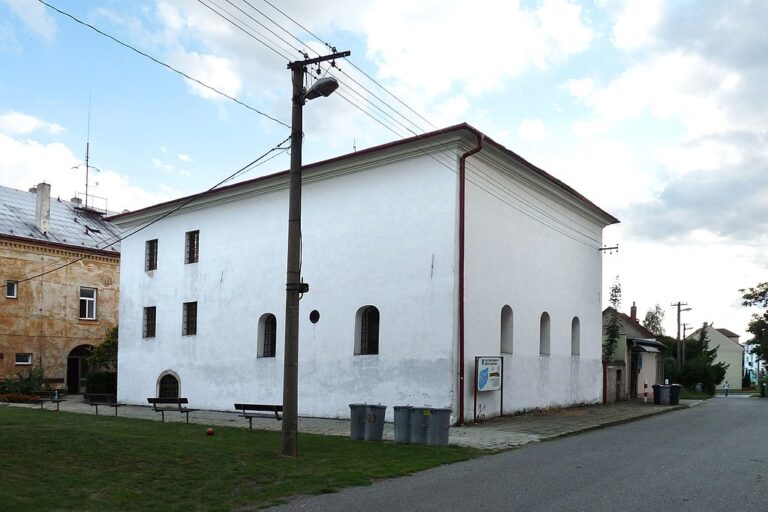 Základy holešovské synagogy sahají do roku 1560. Zdroj foto: Jitka Erbenová (cheva), CC BY-SA 3.0 , via Wikimedia Commons