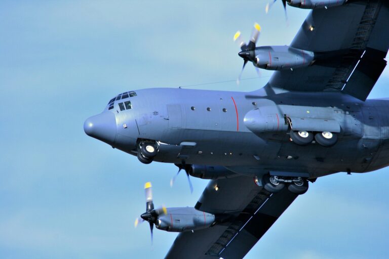 Nad oblastí zmizelo také několik letadel včetně mohutného letounu Hercules C-130, foto Pixabay