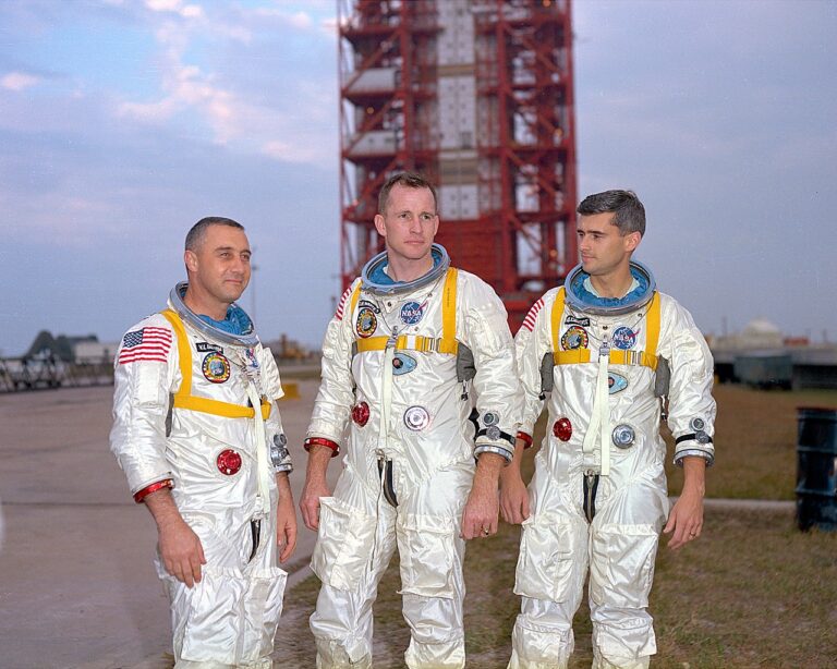 Virgil Grissom, Edward White II. a Roger Chaffee, foto NASA / Creative Commons / Volné dílo