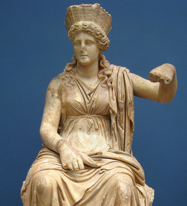Mramorová socha Kybelé z latinské Formie. Foto: CC BY-SA 3.0 - ChrisO