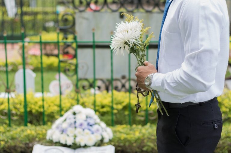 Pohřeb není podle zkušeností mnoha lidí zdaleka ta poslední příležitost, kde se můžeme rozloučit s našimi blízkými.