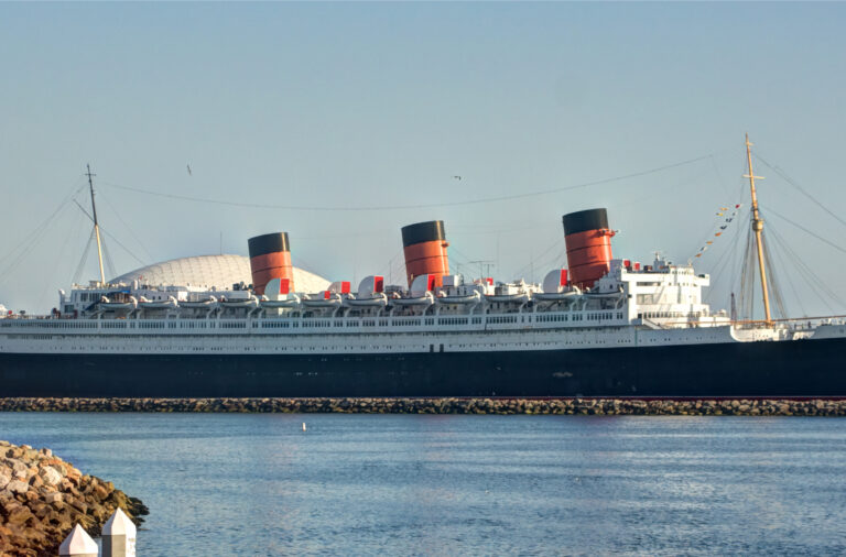 Queen Mary je aktuálně zakotvena v Long Beach
