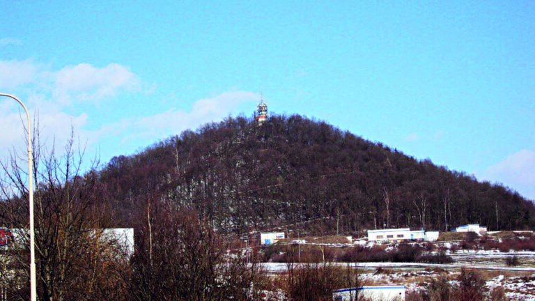 Nad českolipským kopcem Špičák bývala prý často vidět záhadná světla.