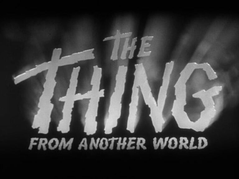The Thing From Another World (Věc z jiného světa) je název sci-fi filmu z roku 1951. Snímek mohl obyvatelům Warminsteru posloužit k inspiraci při nalezení pojmenování neznámého zvukového úkazu v roce 1964: The Thing – Věc. Zdroj obrázku: RKO Radio Pictures, Public domain, via Wikimedia Commons