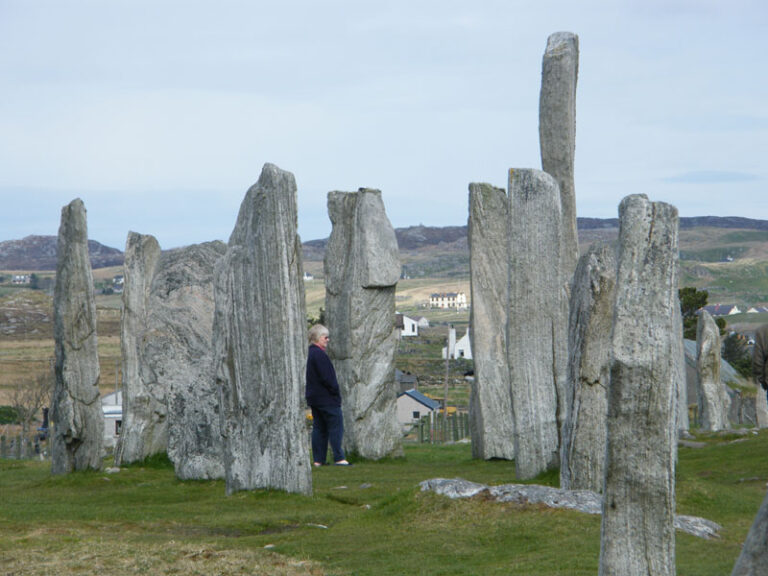 Dostanete se zde blíže ke kamenům, než u Stonehenge, jež je veřejnosti přístupné jen pro pohled z dálky.