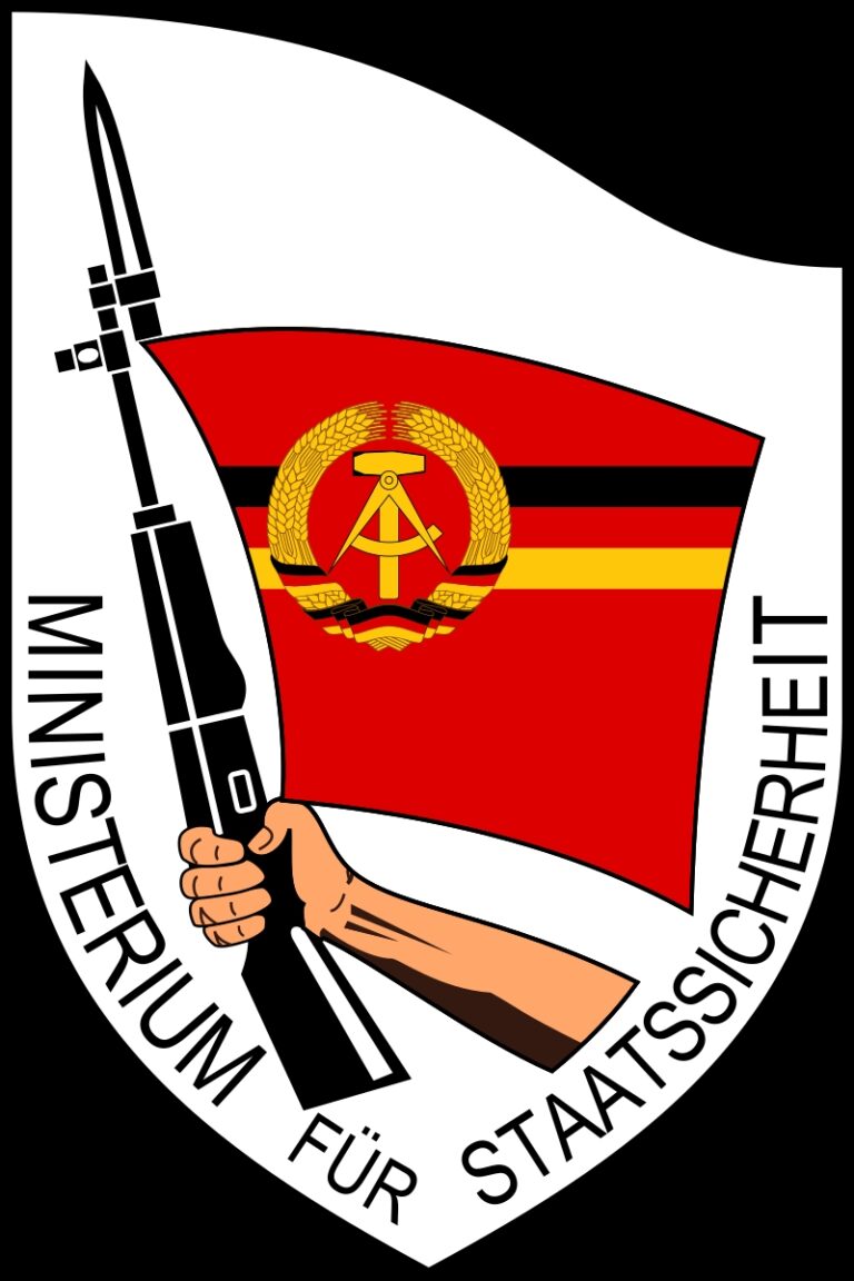 Emblém Stasi Foto: Creative commons - volné dílo