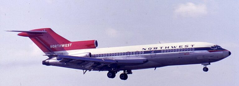 Unesené letadlo v roce 1972. FOTO: neznámý autor / Creative Commons