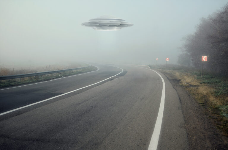 Je možné, že se existence UFO tají, protože na to nejsme připraveni?