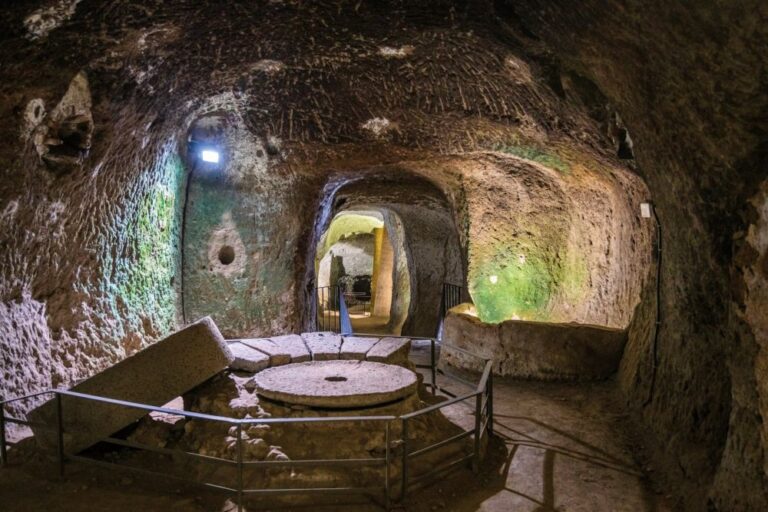 K čemu podzemní prostory sloužily? Jde skutečně o zasypané hrobky, které stále ukrývají neznámé ostatky?