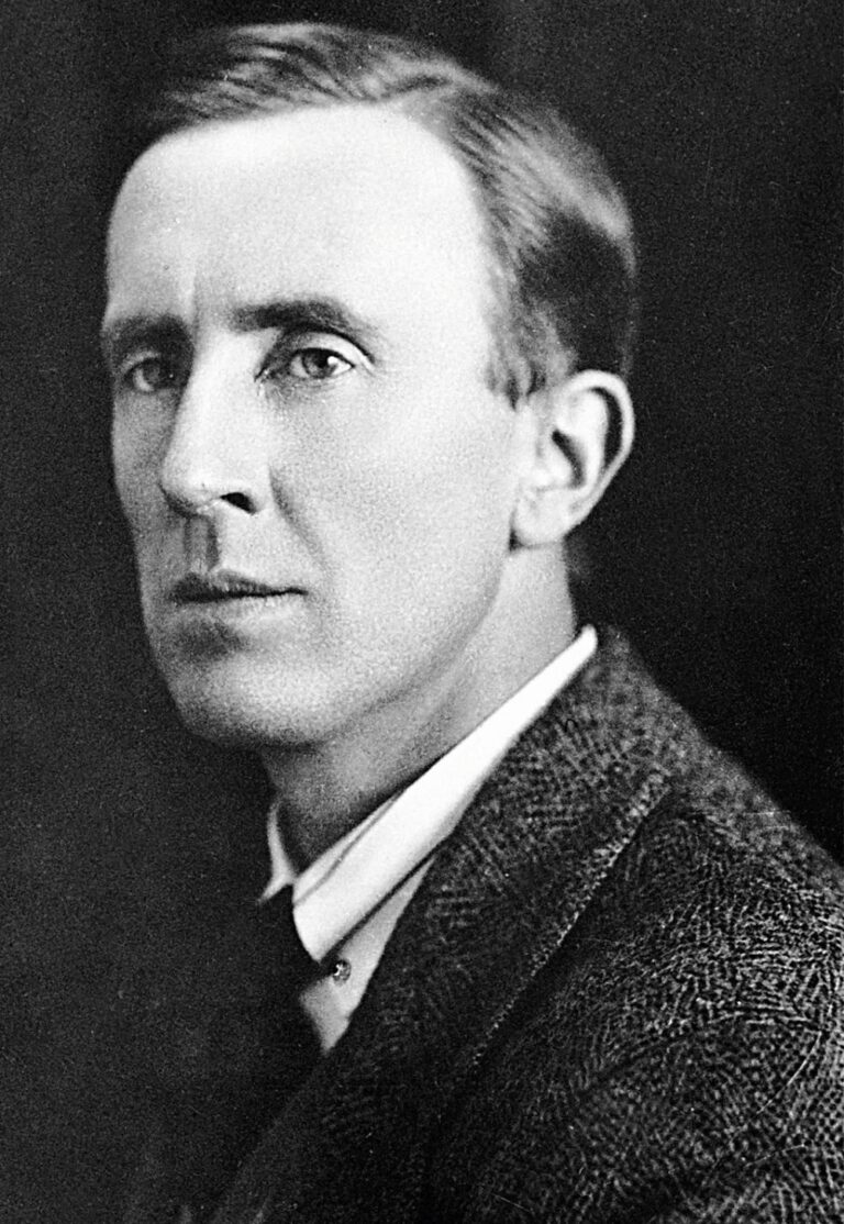 Anglický spisovatel John R. R. Tolkien.