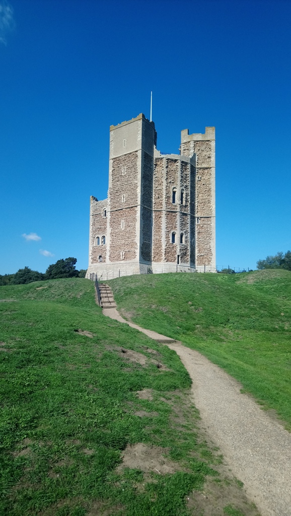Královský hrad v Orfordu. Zdroj foto: Richard Nevell, CC BY-SA 4.0 <https://creativecommons.org/licenses/by-sa/4.0>, via Wikimedia Commons