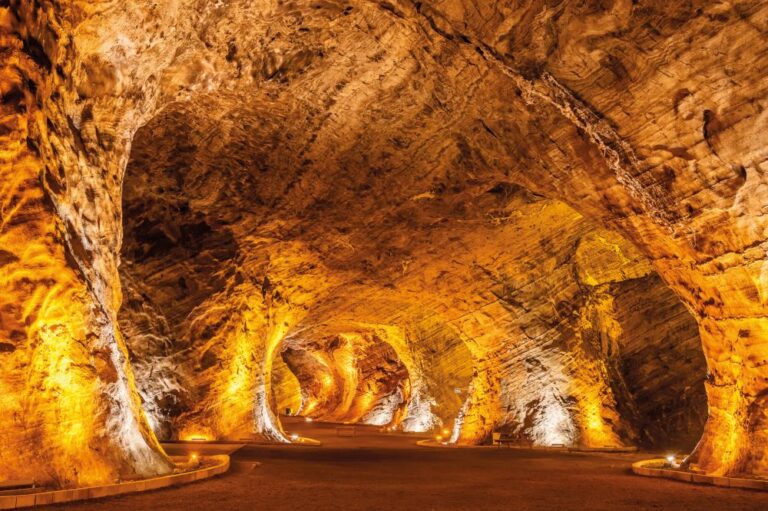 Solní jeskyně Tuz Terapi Merkezi v Turecku.