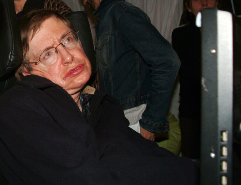 Černé díry teoreticky velmi dobře popsal i Stephen William Hawking