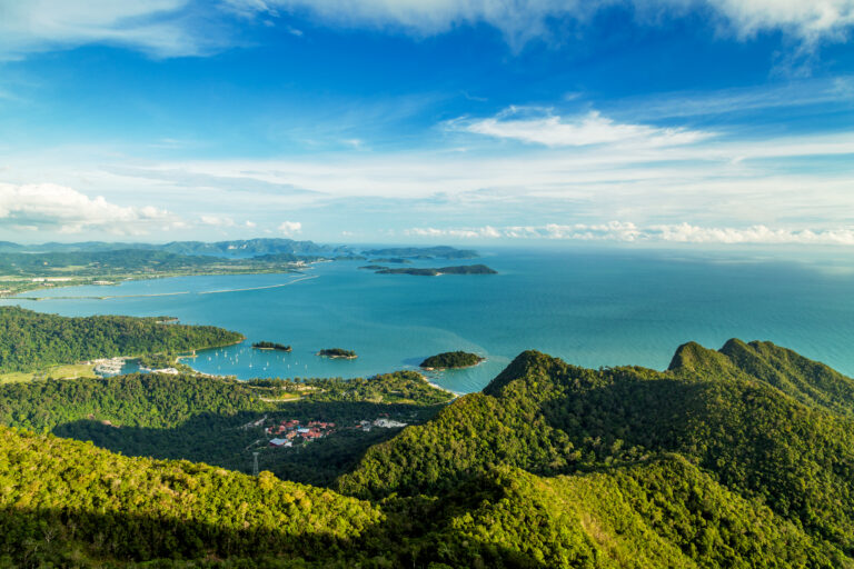 Pohled na tropický ostrov Langkawi v Malajsii