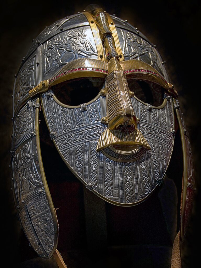 Obřadní helma je jedním z artefaktů, jenž nepochází z Anglie. Foto: Gernot Keller, CC BY-SA 2.5, Wikimedia commons