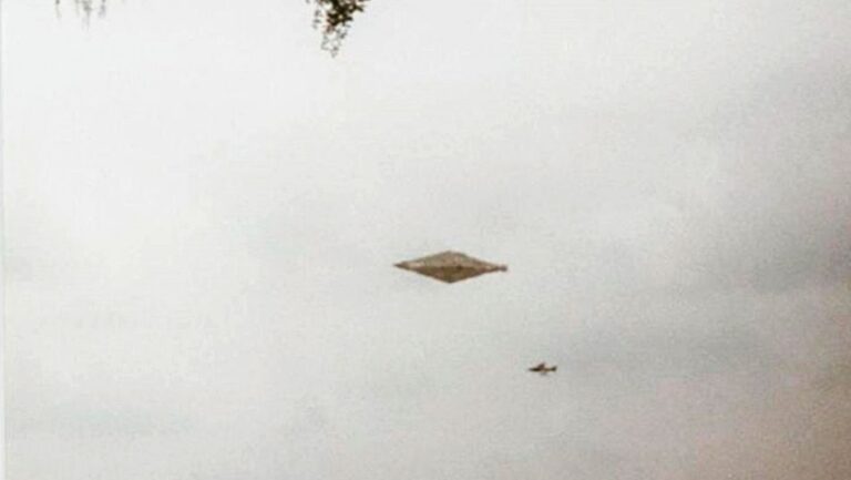 Vyšetřovatelé spojují skotské UFO s tajným americkým projektem Aurora.