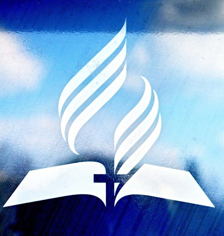 Logo adventistů sedmého dne. Foto: vit vit - CC BY-SA 4.0