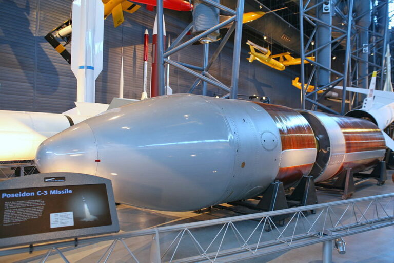 Raketa typu Poseidon C-3. Zdroj obrázku: Cliff, CC BY 2.0 <https://creativecommons.org/licenses/by/2.0>, via Wikimedia Commons