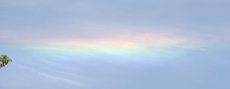 Světlo před zemětřesením má mít podobu barevného spektra. Zdroj ilustračního fota: Doug Aghassi, CC BY 2.0 <https://creativecommons.org/licenses/by/2.0>, via Wikimedia Commons
