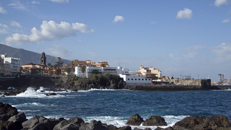 Záhadné úkazy UFO byly pozorovatelné i z pobřeží Tenerife. Zdroj foto: trolvag, CC BY-SA 3.0 , via Wikimedia Commons