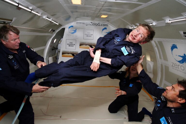 V roce 2007 si Hawking vyzkoušel stav beztíže. Nebo to byl jeho dvojník?